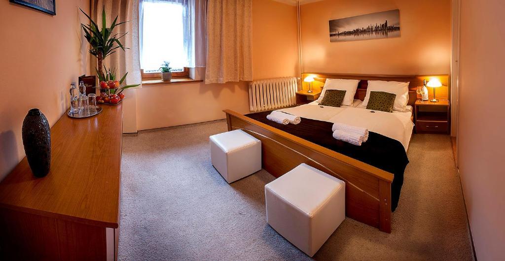 Hotel Wyzsza Brama Centrum Cieszyn  Szoba fotó