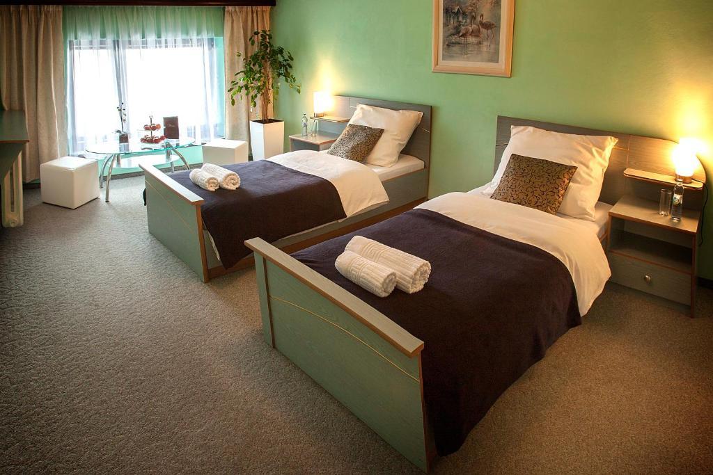 Hotel Wyzsza Brama Centrum Cieszyn  Szoba fotó