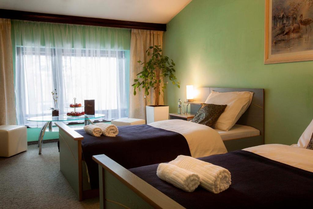 Hotel Wyzsza Brama Centrum Cieszyn  Szoba fotó